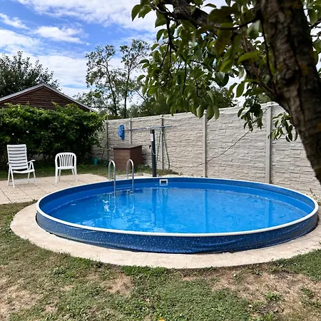 Apartament 1 *